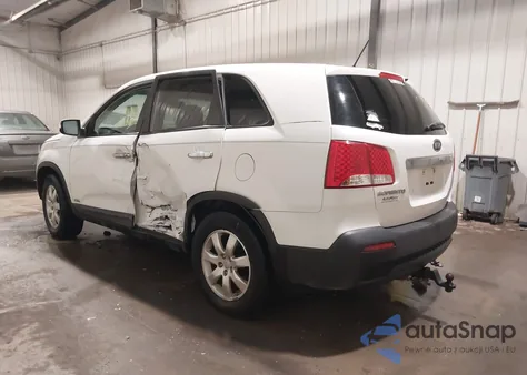 2013 Kia Sorento Lx z USA, uszkodzony, nr VIN 5XYKTDA68DG359381